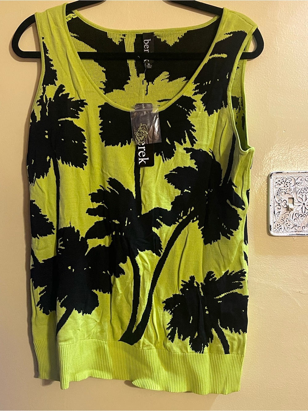 berek Neon Lime Palm-Print Sleeveless Tank